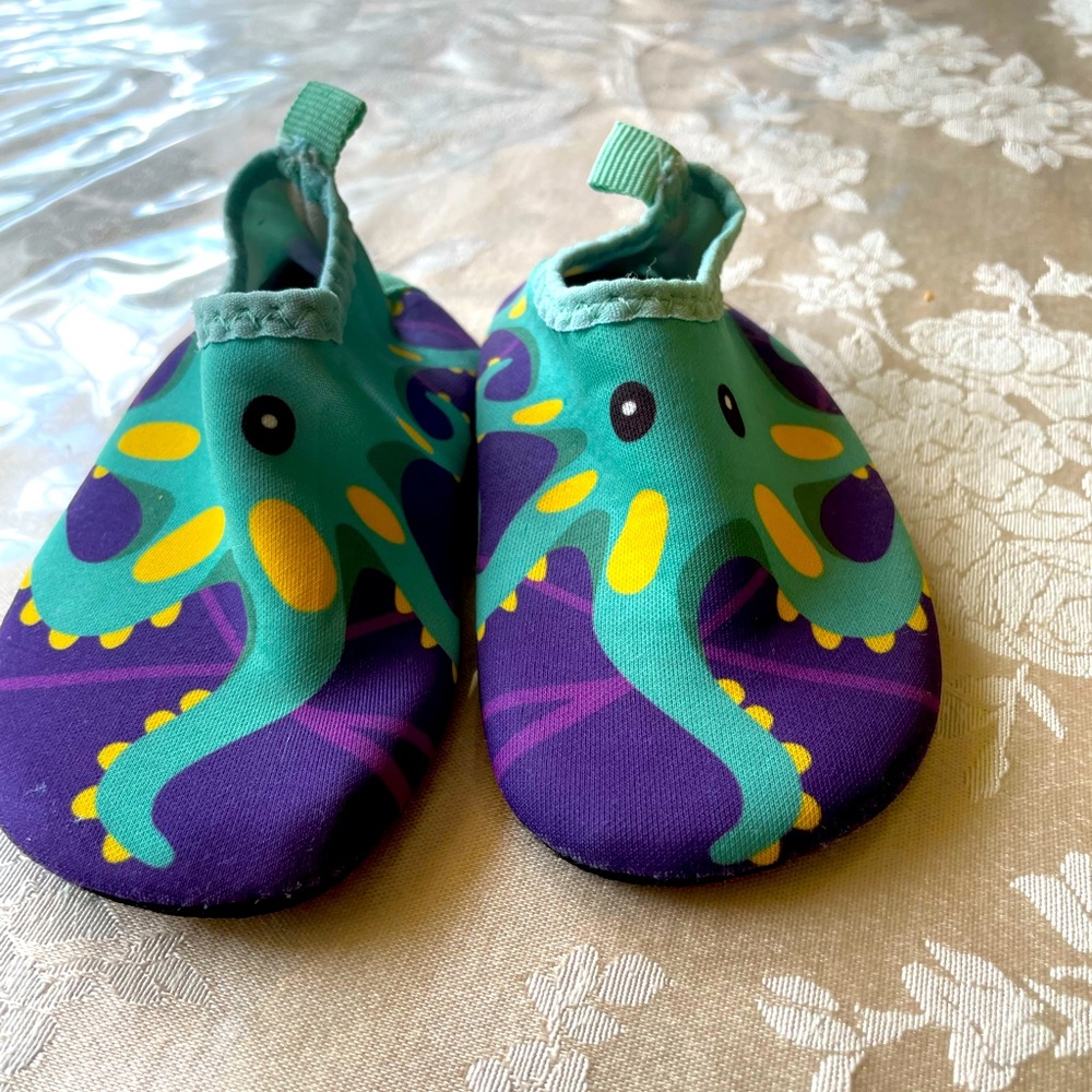 Octopus infant water shoes